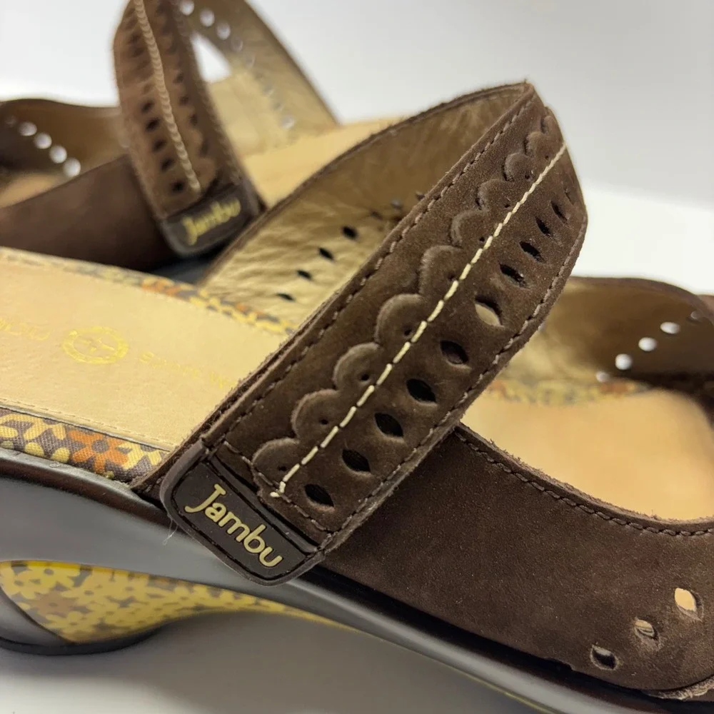 Jambu Touring Wedge Sandals 8.5M Brown Suede Peep Toe Floral Comfort Boho